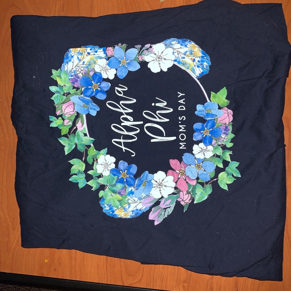 Alpha phi moms day vneck